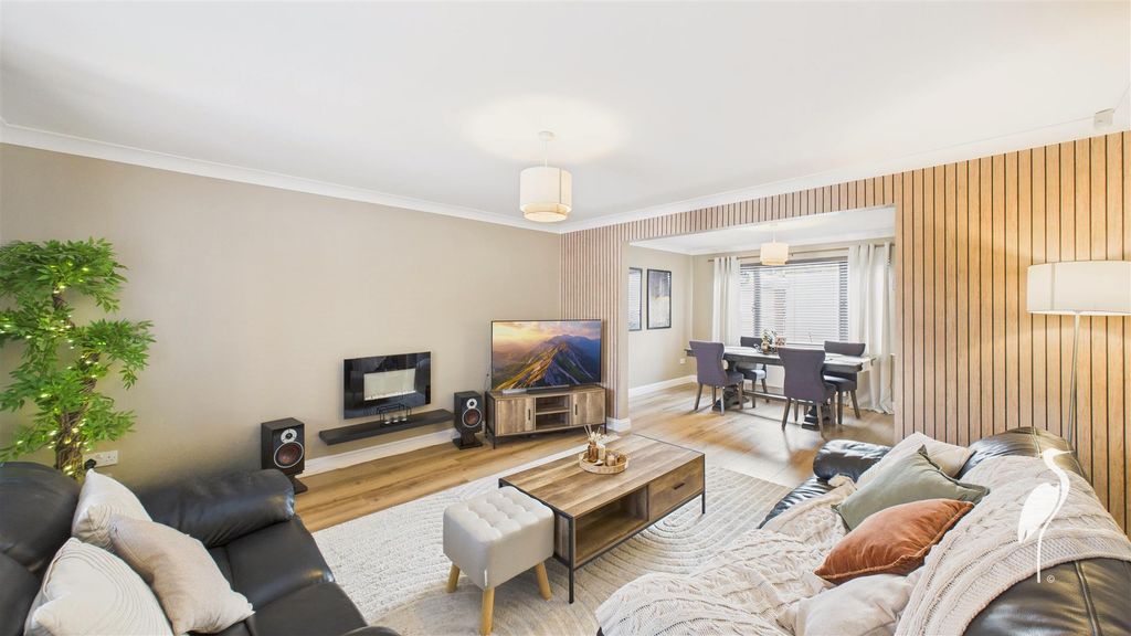 Property photo 2 of 19 Lounge