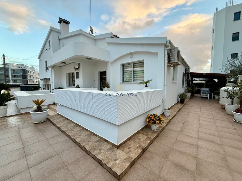 Property photo 1 of 18