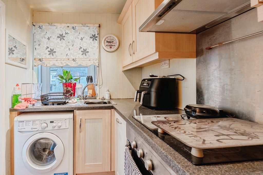 Property photo 3 of 11 Pbox-Img.Jpg