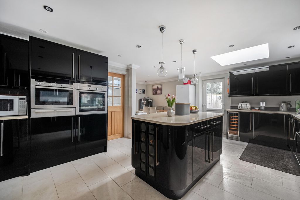 Property photo 3 of 21 1423593-10-69Aee2...