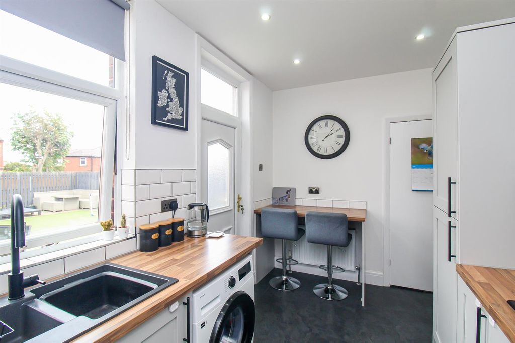 Property photo 3 of 10 Breakfast Kitchen