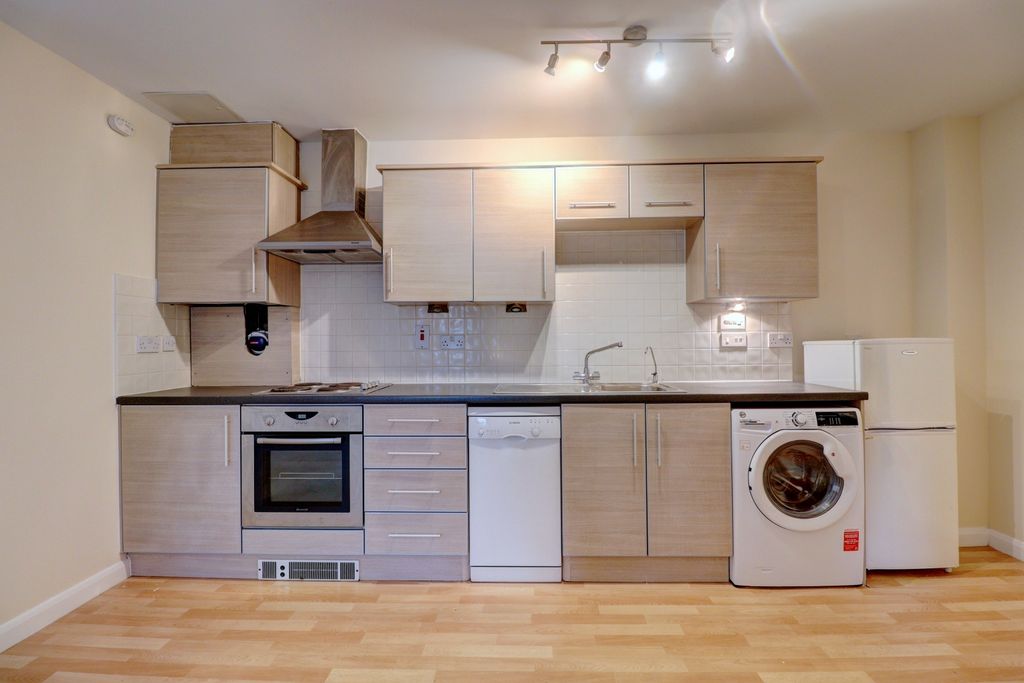 Property photo 2 of 11 Picture No. 17