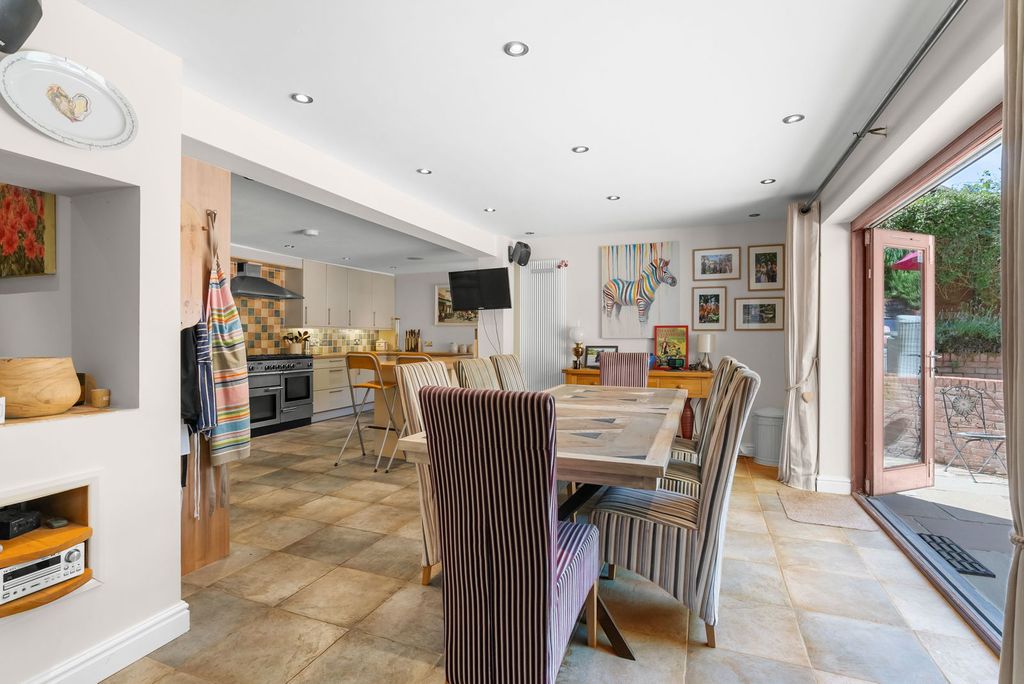 Property photo 3 of 27