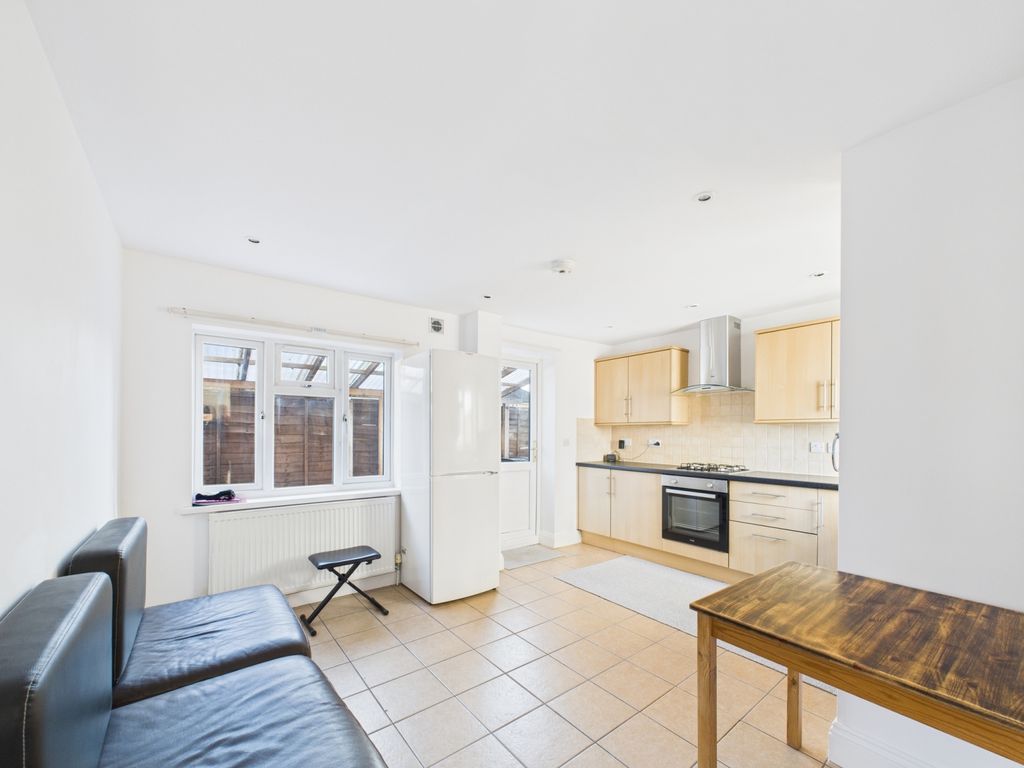 Property photo 2 of 8 Cam03750G0-Pr0083-Still014