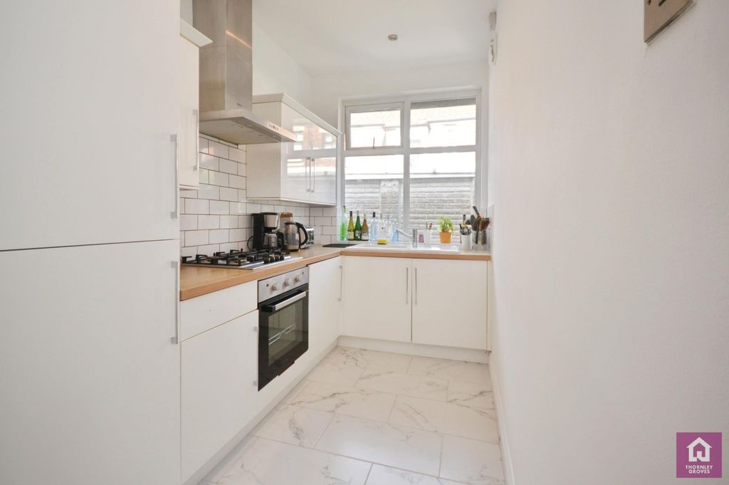 Property photo 3 of 14 Kitchen