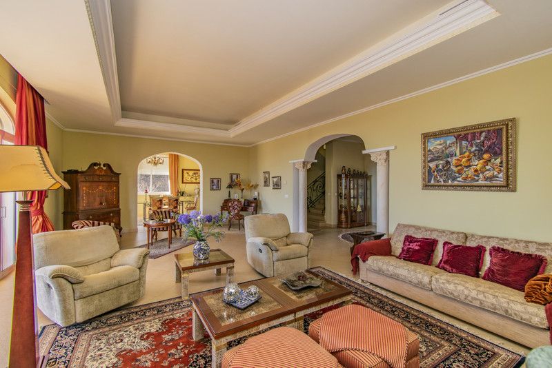 Property photo 2 of 47