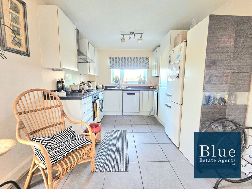 Property photo 3 of 13 Kitchen