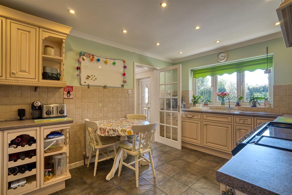 Property photo 2 of 10 Kitchen