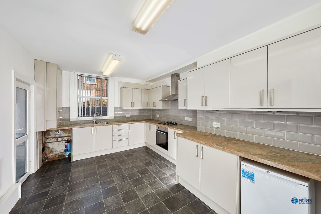 Property photo 2 of 14 Kitchen
