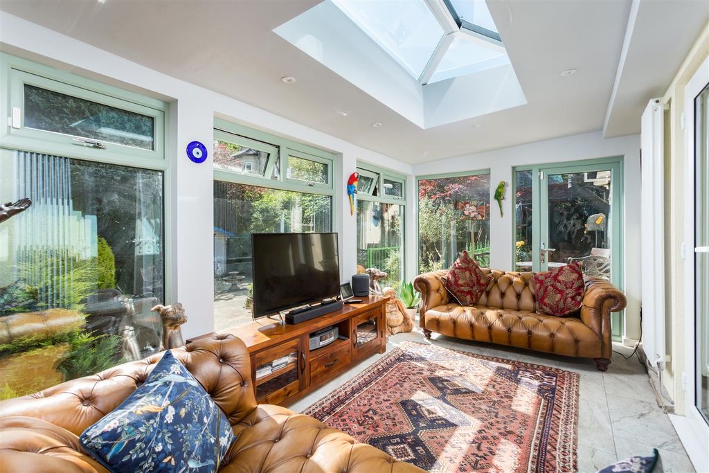 Property photo 3 of 28 19 Eastgate Close-10.Jpg