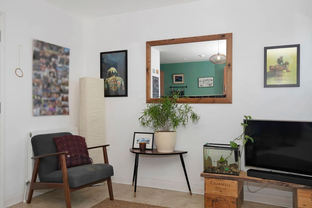 Property photo 3 of 25