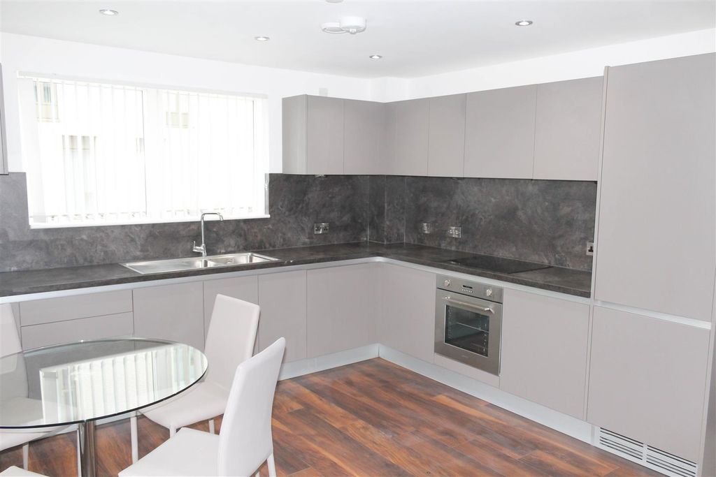 Property photo 2 of 27