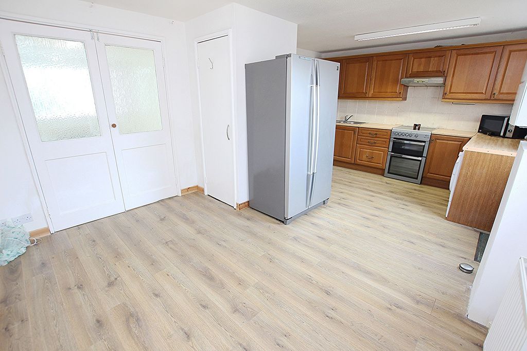 Property photo 3 of 19 Dining Area