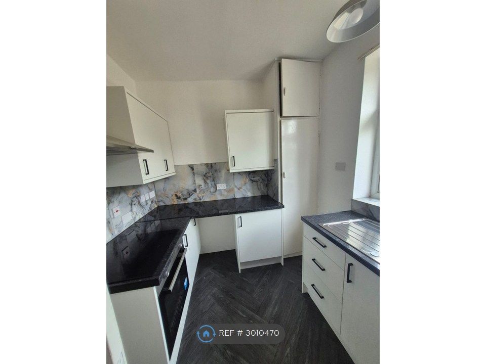 Property photo 1 of 11 Kitchen