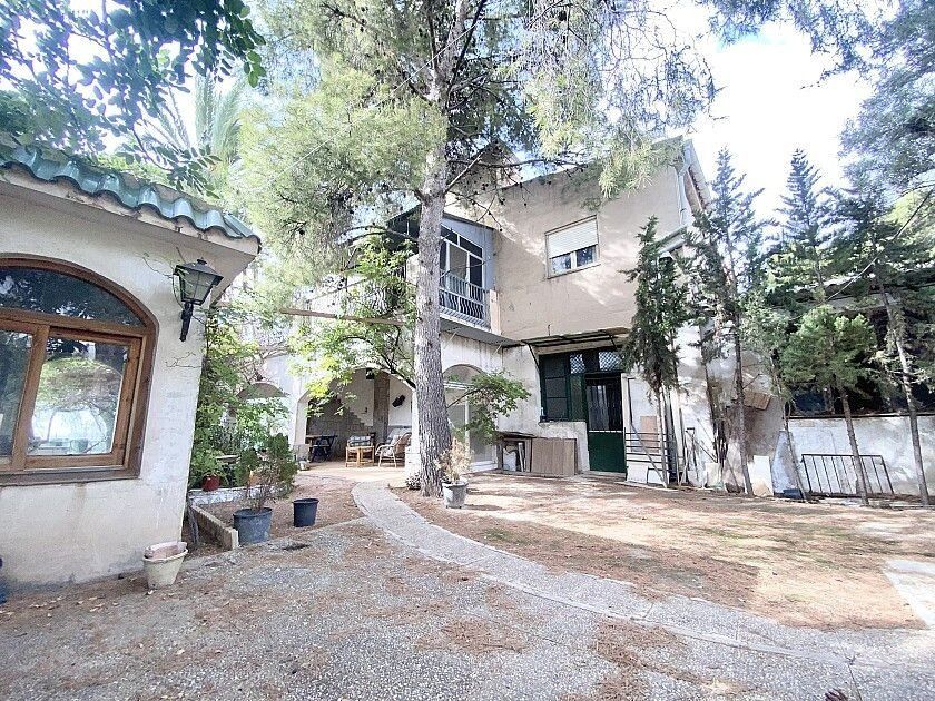 Property photo 1 of 32