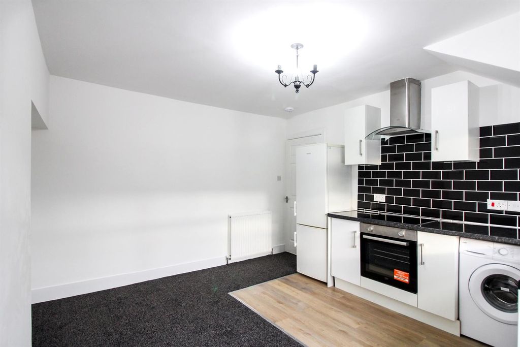 Property photo 2 of 15 02 - Lounge 2.Jpg