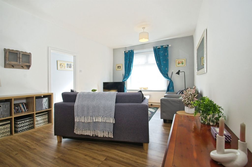 Property photo 2 of 17