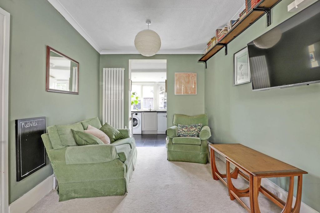 Property photo 3 of 15 07-A131Jhpropworld - 35 Percy Road - 20-Medium.Jpg