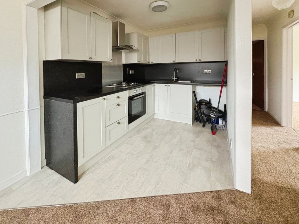 Property photo 3 of 6 Kitchen