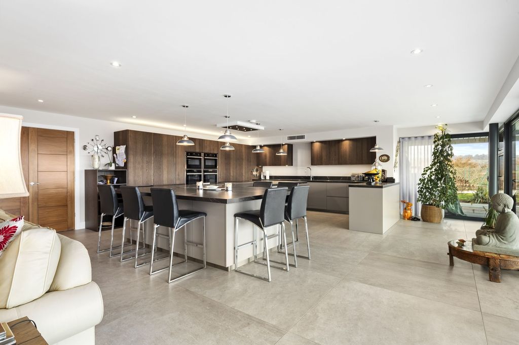 Property photo 2 of 52 P040585_02.Jpg