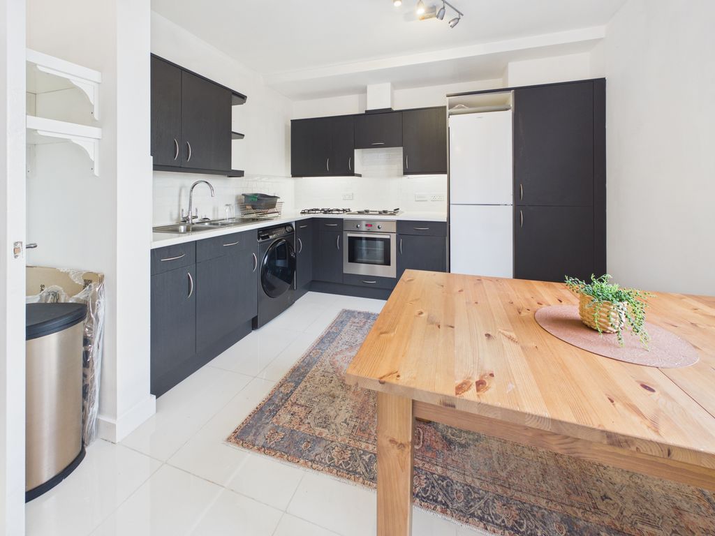 Property photo 3 of 10 Kitchen/Dining Area