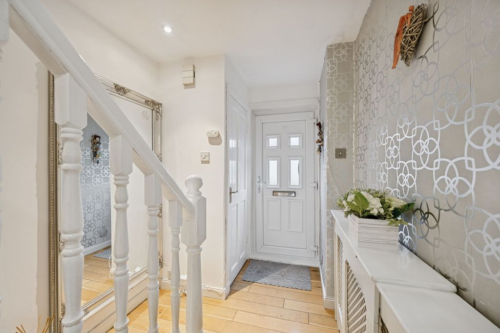 Property photo 2 of 23 Entrance  Hallway