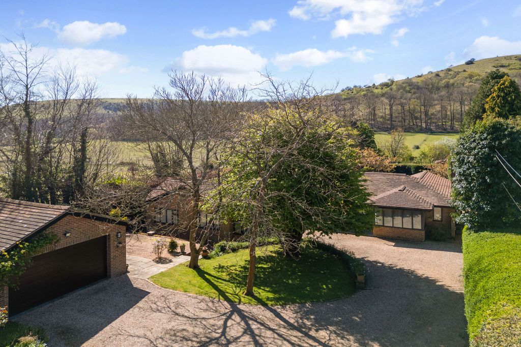 Property photo 1 of 31