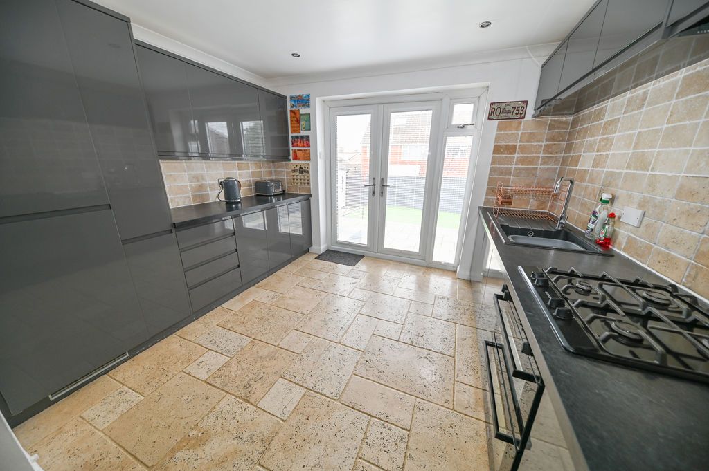 Property photo 2 of 15 Photo 9