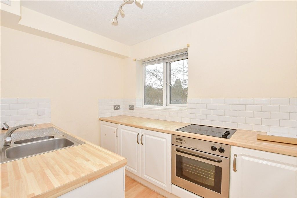 Property photo 3 of 6 Kitchen