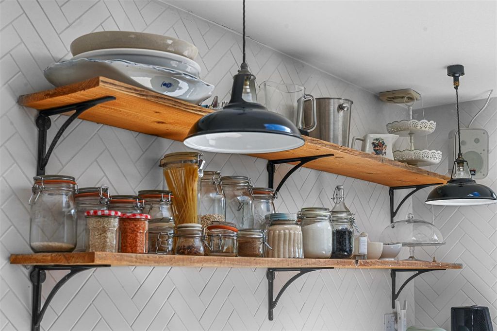 Property photo 2 of 23 Kitchen/Diner