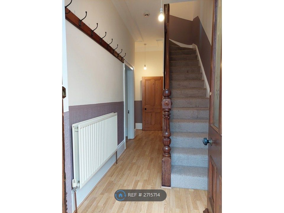 Property photo 2 of 16 Entrance Hall