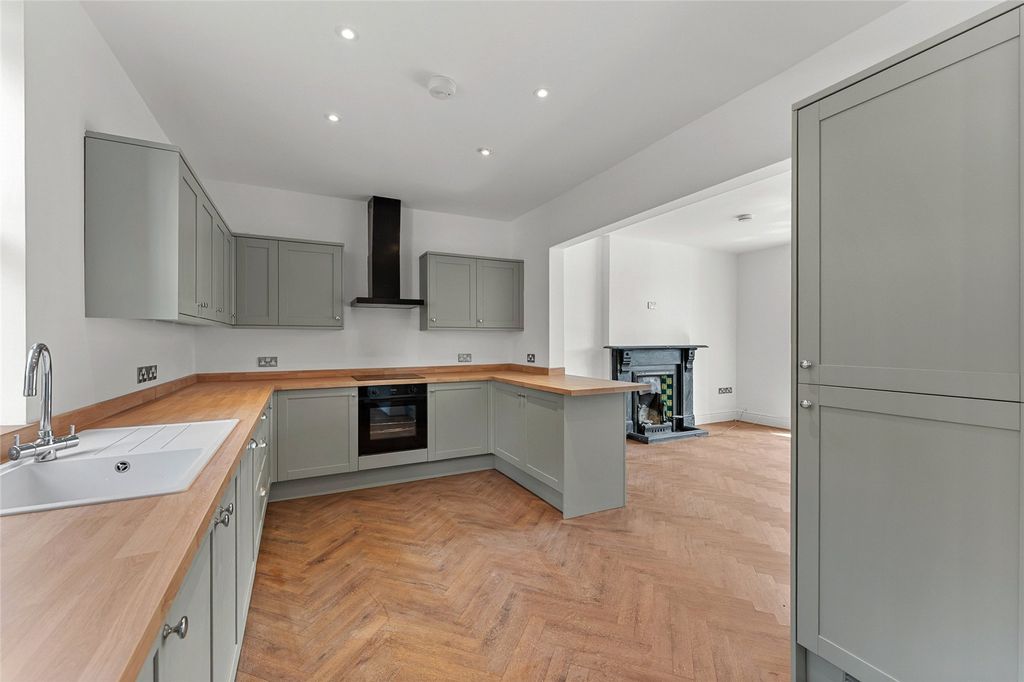 Property photo 3 of 21 Kitchen