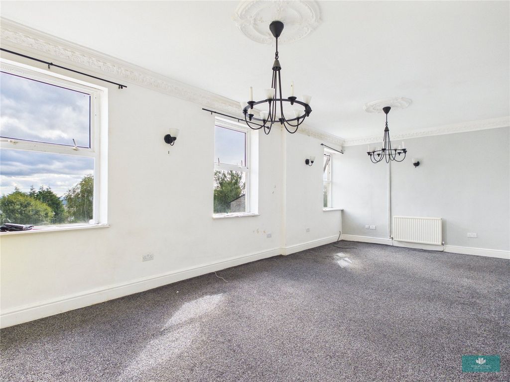 Property photo 2 of 22 Picture No. 01