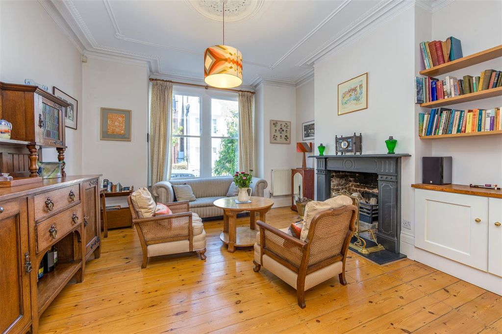 Property photo 2 of 21