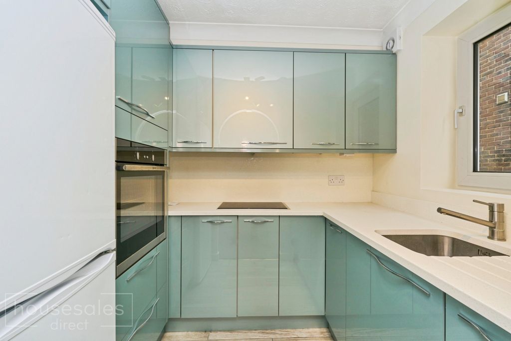 Property photo 3 of 9