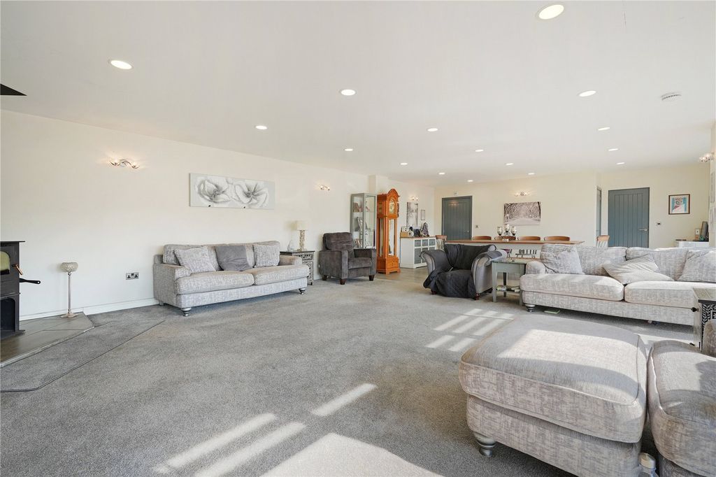 Property photo 2 of 43 Picture No. 23