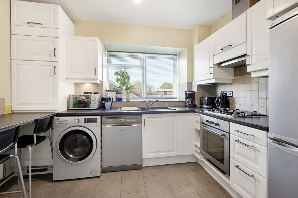 Property photo 2 of 12 Kitchen