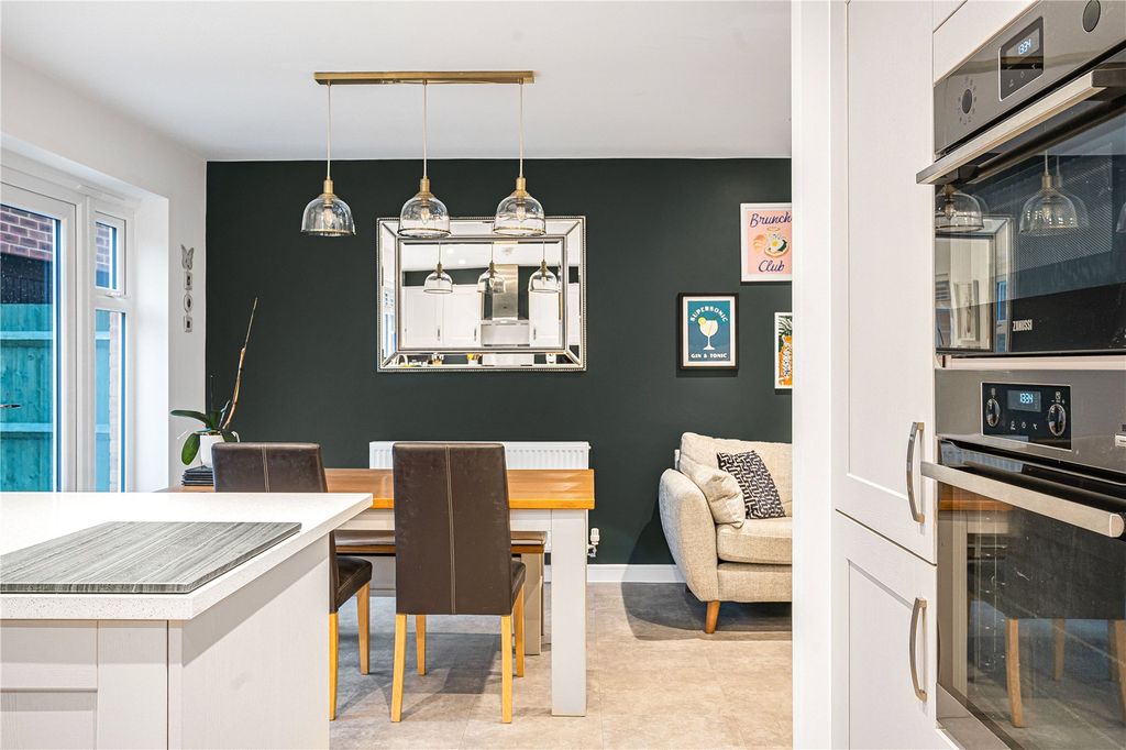 Property photo 2 of 27 Picture No. 10