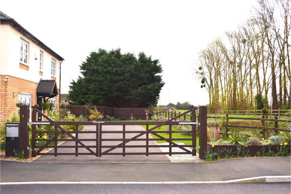 Property photo 2 of 21 Gated Entrance