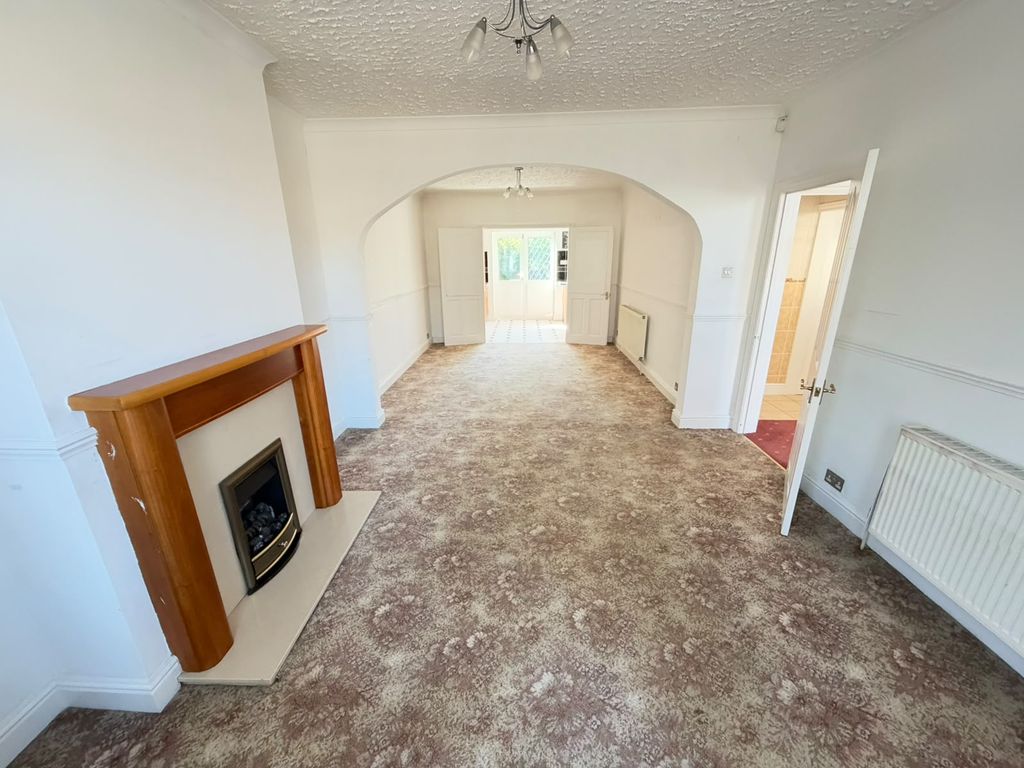 Property photo 1 of 11 3 Bed Semi-Detached House To Rent Gresham Road, Hounslow Tw3