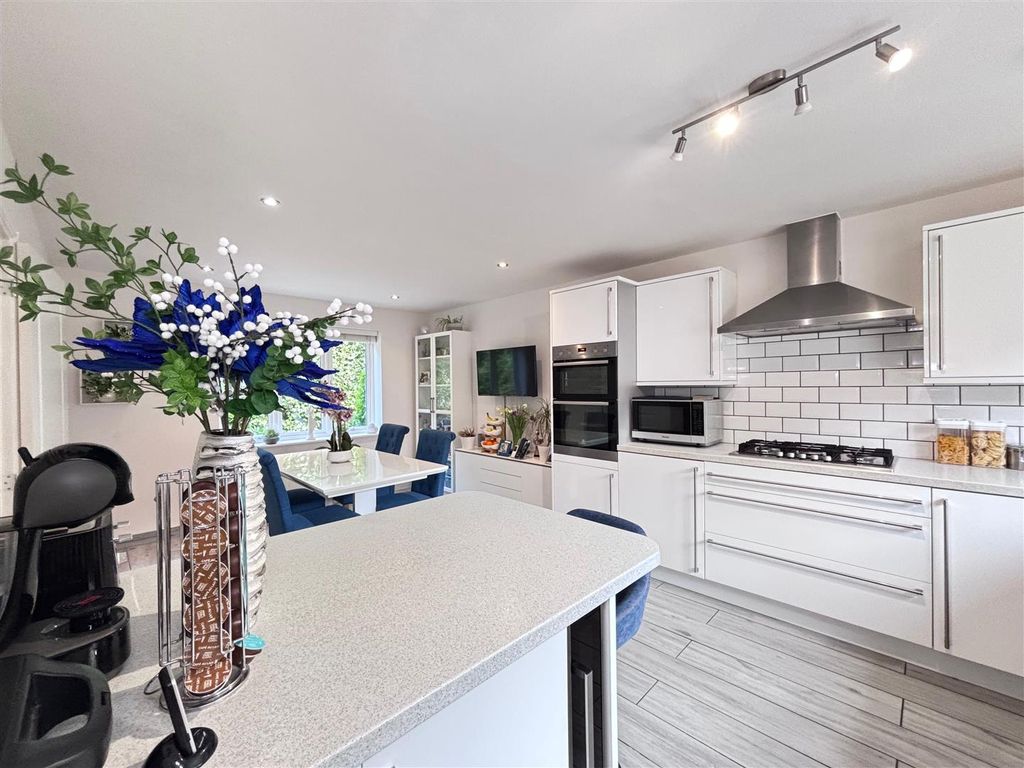 Property photo 2 of 15 Kitchen1.Jpg