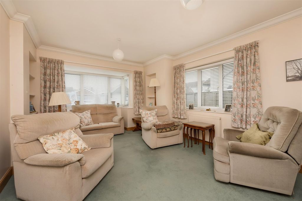 Property photo 3 of 16 Manor Road, Tankerton, Whitstable