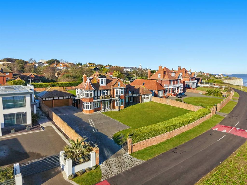 Property photo 1 of 58