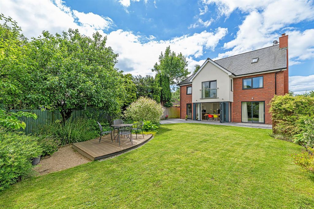 Property photo 3 of 25 Garden