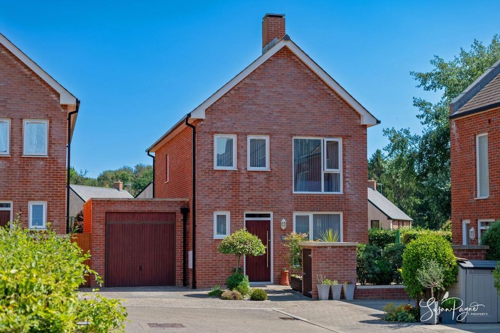 Property photo 1 of 34