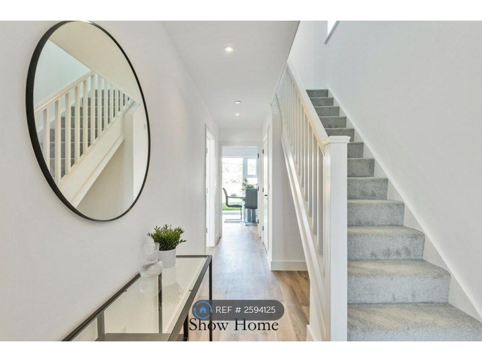 Property photo 3 of 35 Hallway