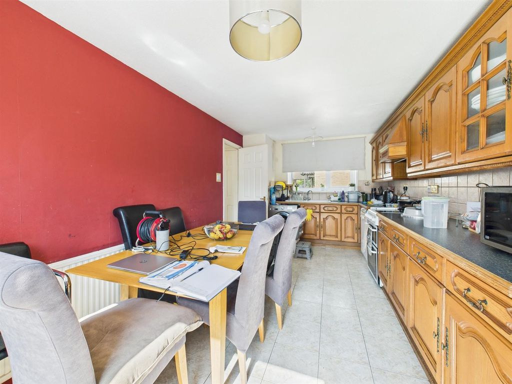 Property photo 3 of 9 Cam03975G0-Pr0100-Still010.Jpg