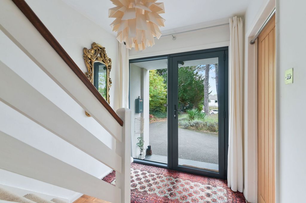 Property photo 2 of 25