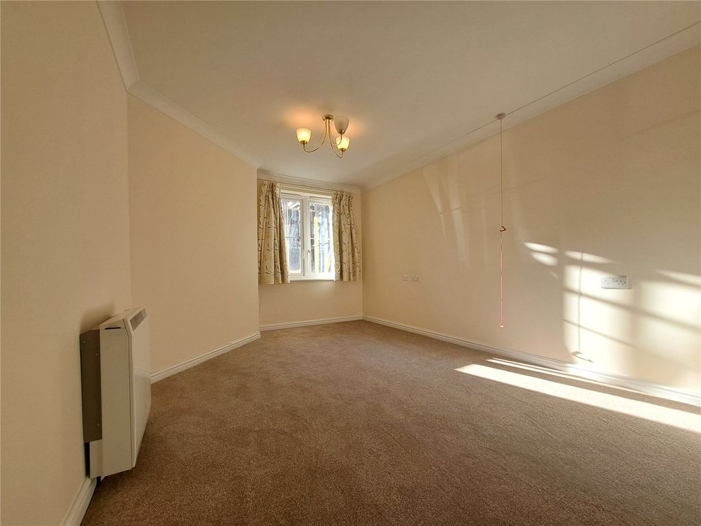 Property photo 3 of 6 Bedroom