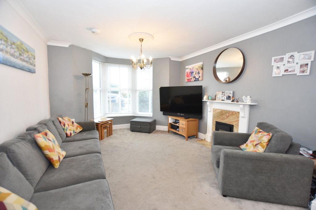 Property photo 2 of 21 Lounge Area